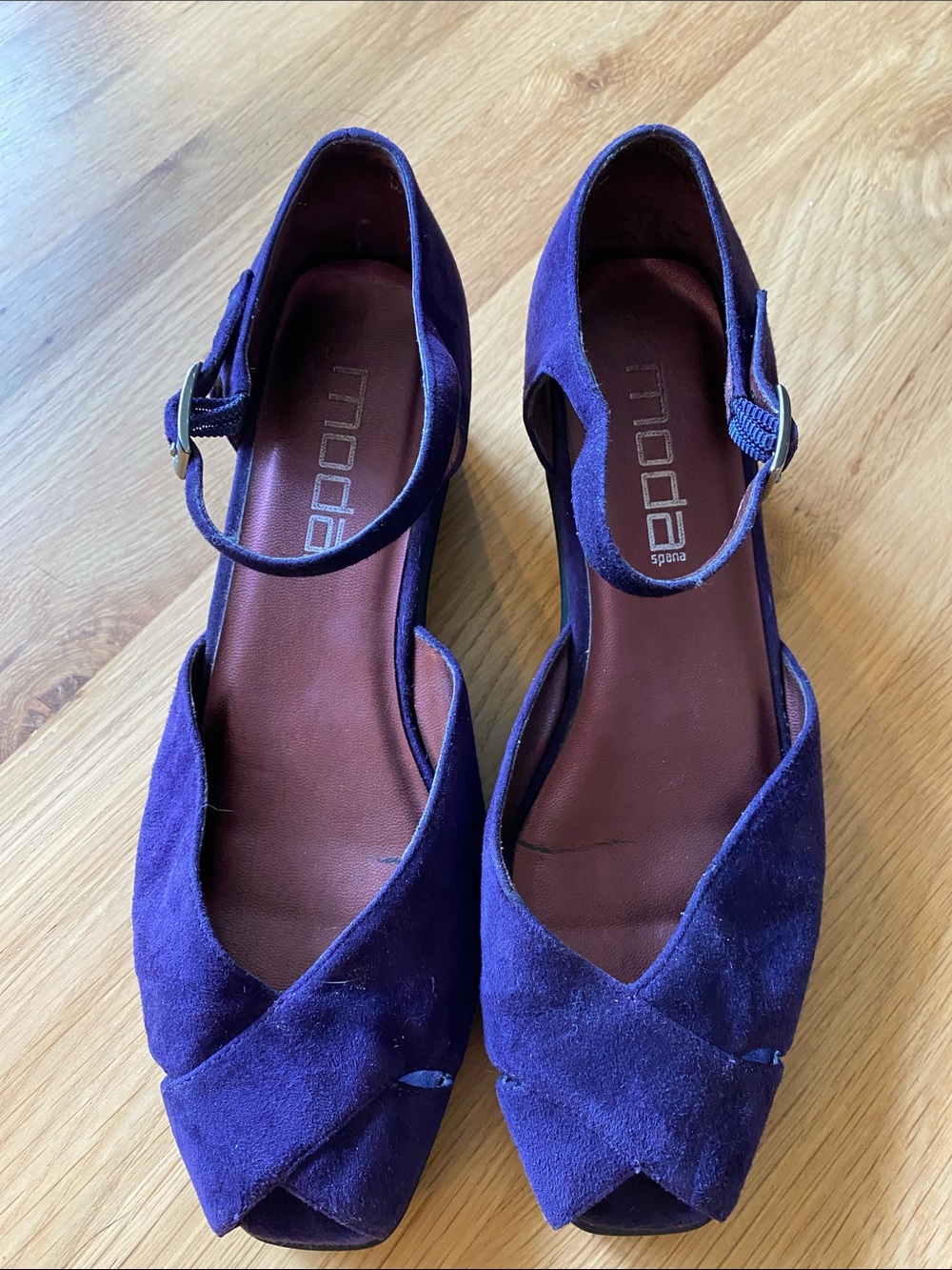 MODA Spana purple suede wedge sandals. Rubber comfort soles. Adjustable straps.